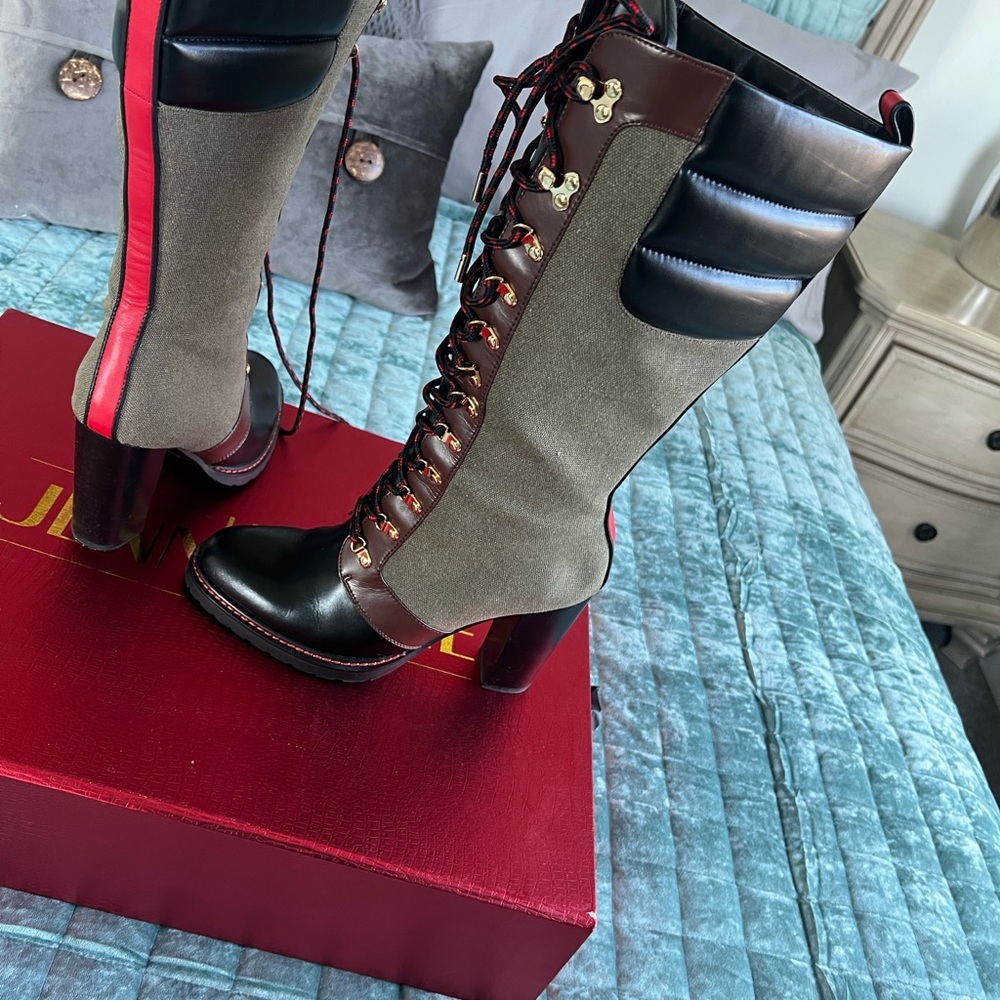 Stylish Women's Lace-Up Boots